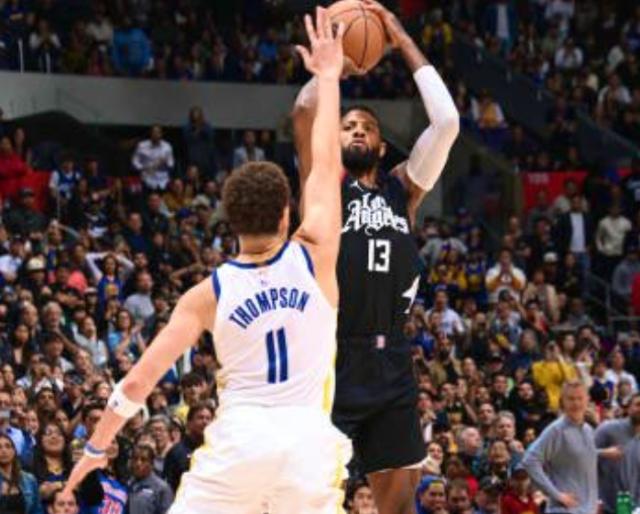 【现场】韦少拼抢主导22分逆转 乔治三分一锤定音